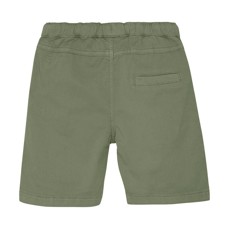 Rückansicht der Minymo Shorts in Grün mit Ziertasche und bequemem Bund.