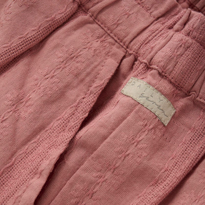 Rückansicht der Shorts mit hohem Bund in Ash Rose von Daily Seven aus Baumwolle.