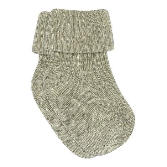 MP Kids Babysocken aus gerippter Baumwolle in Olivgrün mit weichem Umschlagbund. Perfekt für zarte Babyfsse und optimalen Tragekomfort.