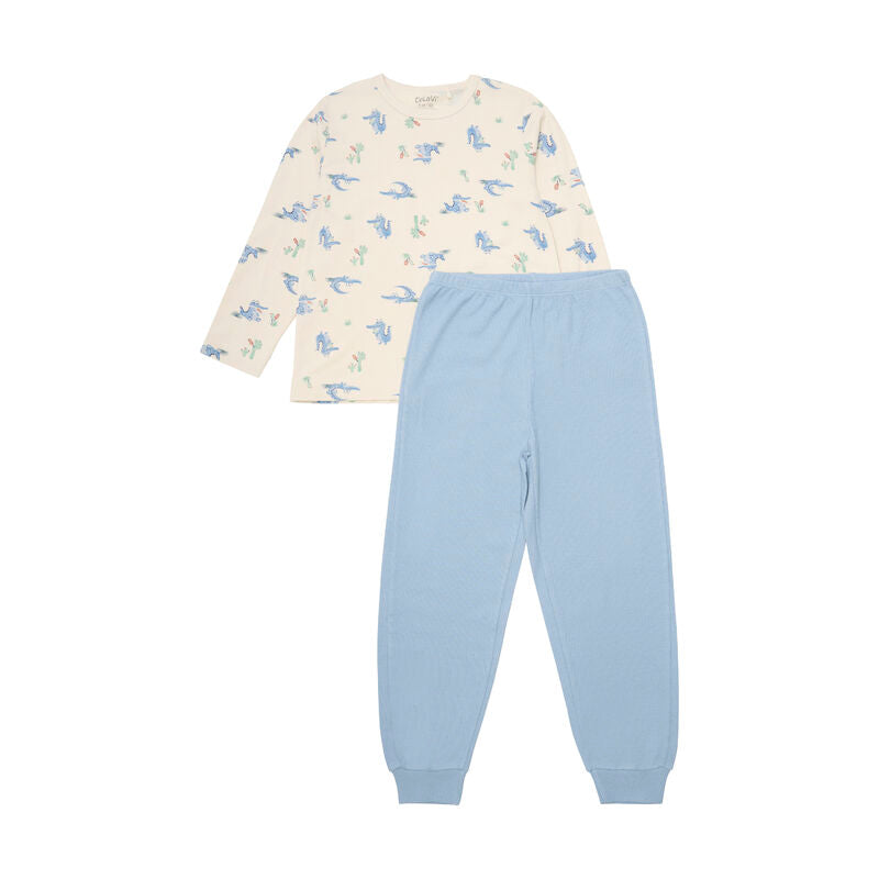 Langarm-Pyjamas Set für Jungs von CeLaVi, aus Bambus-Viskose, mit Krokodil-Print und blauer Hose, Vorderansicht.