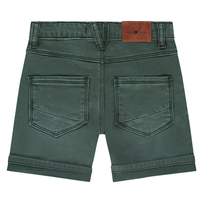 Klassische Jungen Shorts in Flaschengrün mit Gesässtaschen und elastischem Bund. Lässig, bequem & perfekt für Freizeit & Schule in Winterthur, Zürich, Schweiz.