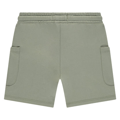 Lässige Jungen Sweatshorts in Pistaziengrün mit Gesässtaschen & elastischem Bund. Ideal für Freizeit & Sport in Winterthur, Zürich, Schweiz.