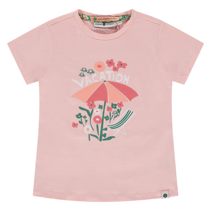 Mädchen T-Shirt Blush Bloom in zartem Rosa mit floralem Print. Weich, atmungsaktiv & aus Bio-Baumwolle – perfekt für Sommer in Winterthur, Zürich, Schweiz.