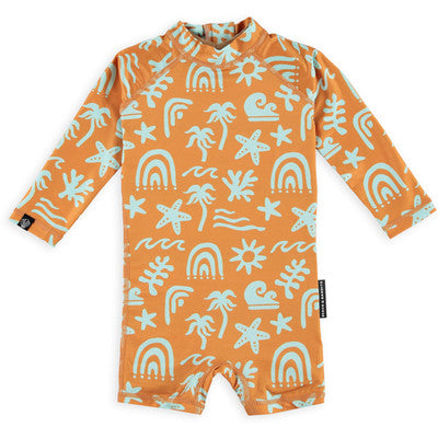 UV-Baby-Anzug von Beach & Bandits im Tropical Vibes Blue Baby Design. Langärmliger UV-Schutzanzug mit UPF 50+, recyceltem Material und praktischem Rückenzip.