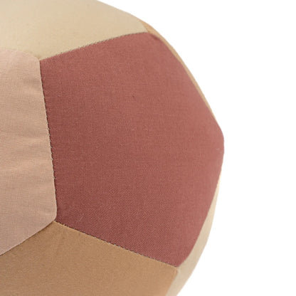 Weicher Babyball von Fabelab in Rose Mix – Fördert spielerisch die Motorik und Hand-Auge-Koordination, nachhaltig produziert, erhältlich in Winterthur, Zürich, Schweiz.
